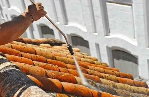 Nettoyage de toitures - Montcarra